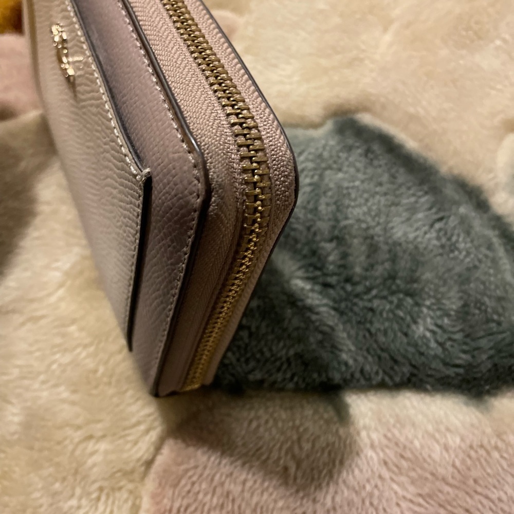 Authentic Coach Zip Around Wallet Preowned - Picture 10 of 11